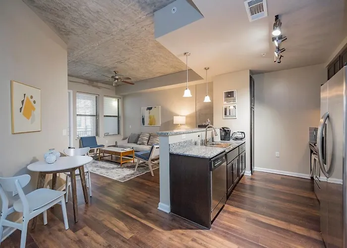 Holiday Inn Express & Suites Nashville West End - Univ Area By Ihg